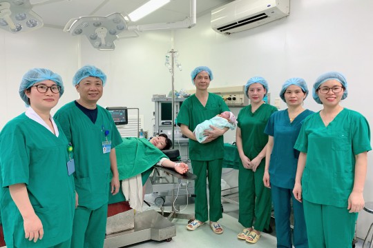 Những khoảnh khắc hạnh phúc đón chào em bé đầu tiên được sinh ra nhờ thụ tinh trong ống nghiệm IVF tại Bệnh viện Sản Nhi Bắc Giang