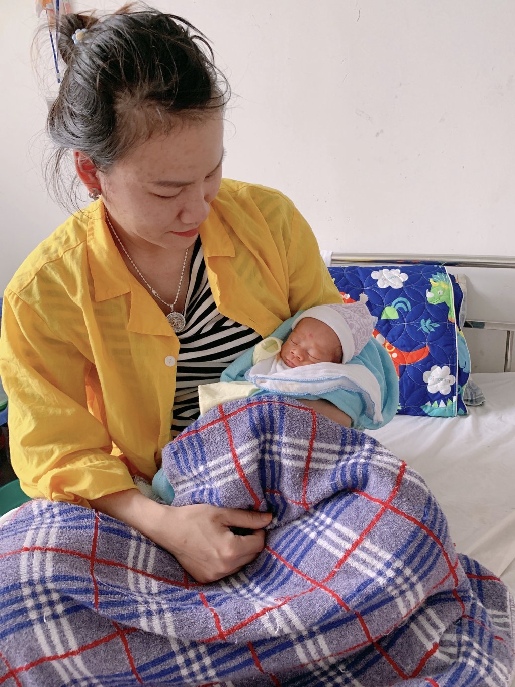 Thai nhi 34 tuần tuổi nặng 1,2 kg, suy thai mãn được mổ lấy thai và nuôi dưỡng thành công tại Bệnh viện Sản Nhi Bắc Giang