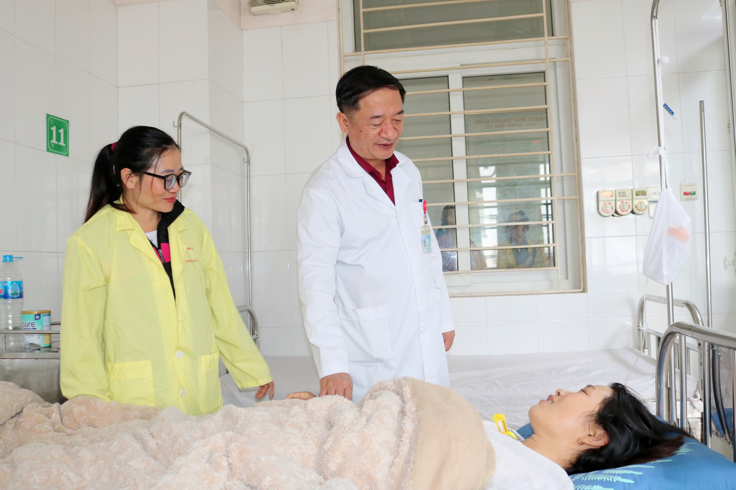 Kỷ lục mới - Khối u xơ tử cung rất lớn nặng 2,3kg được phẫu thuật nội soi thành công tại Bệnh viện Sản Nhi Bắc Giang