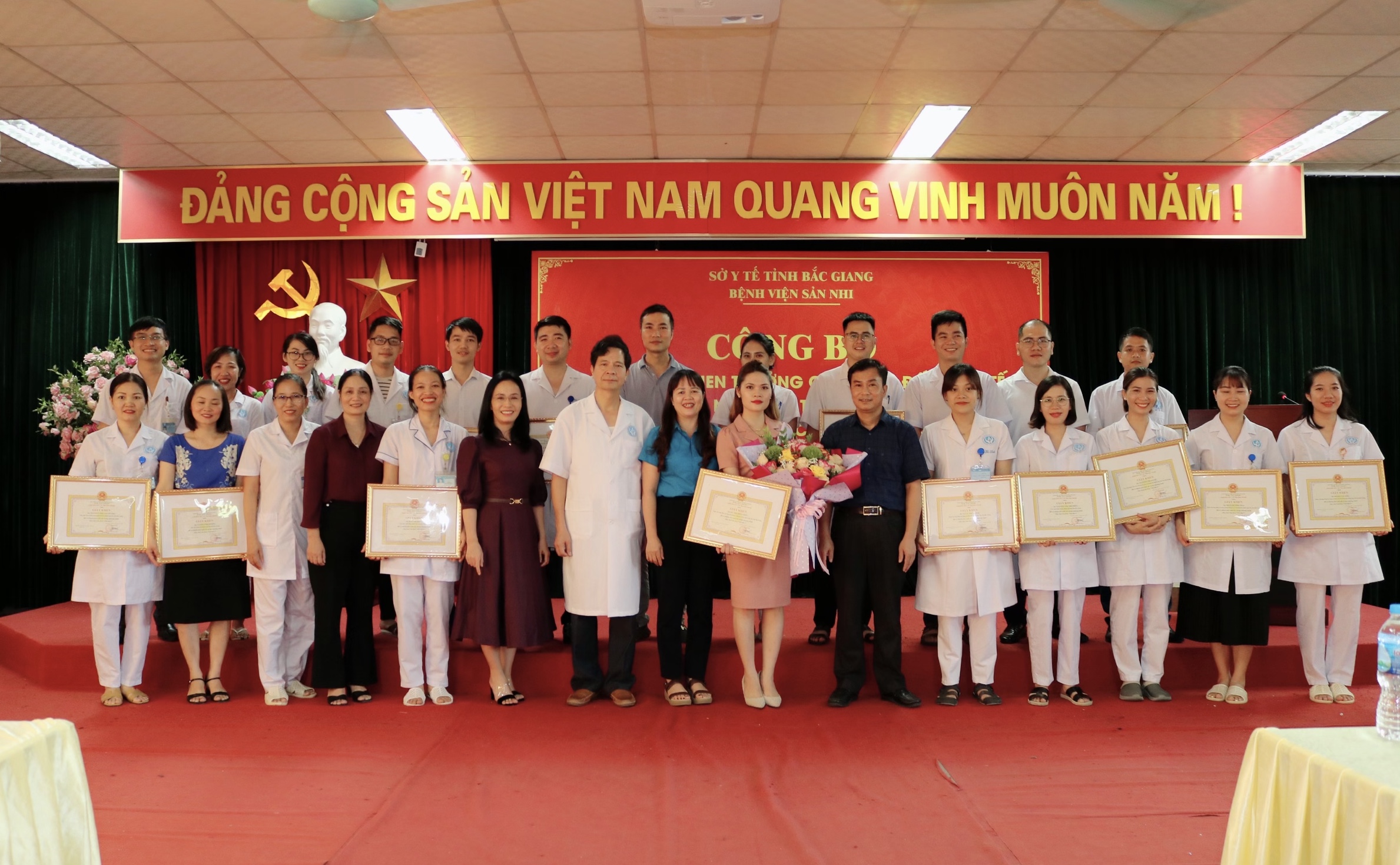 Lễ trao tặng Giấy khen của Giám đốc Sở Y tế cho 22 cá nhân có thành tích xuất sắc trong Sân chơi văn hoá “Giờ thứ 9”