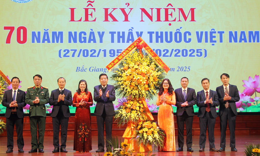 Bắc Giang: Kỷ niệm 70 năm Ngày Thầy thuốc Việt Nam và trao danh hiệu “Thầy thuốc Ưu tú”