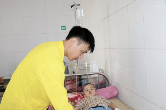 Phẫu thuật nội soi khối u nang bạch huyết rất lớn trong ổ bụng bé trai 03 tuổi tại Bệnh viện Sản Nhi Bắc Giang