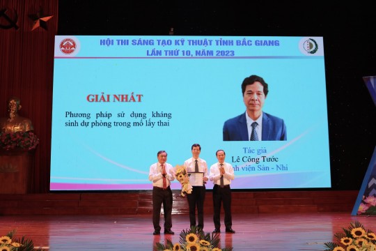Thầy thuốc ưu tú - Bác sỹ CKII Lê Công Tước,Giám đốc Bệnh viện Sản Nhi Bắc Giang đạt giải Nhất Hội thi Sáng tạo kỹ thuật
