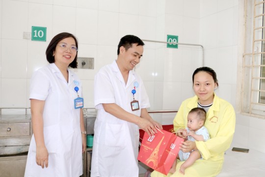 Những món quà yêu thương dành tặng bệnh nhi nhân ngày Quốc tế Thiếu nhi 01/6 tại Bệnh viện Sản Nhi Bắc Giang