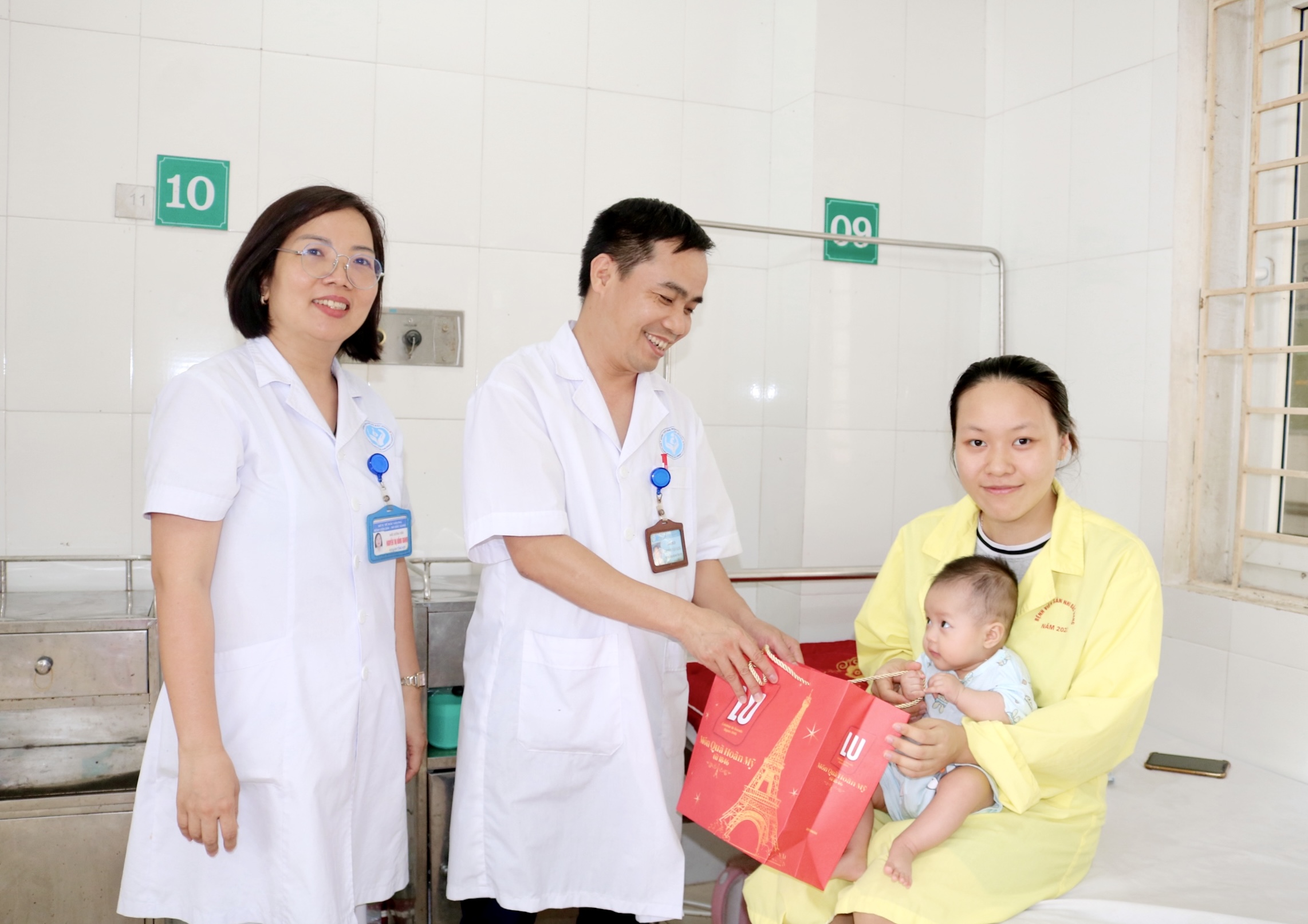 Những món quà yêu thương dành tặng bệnh nhi nhân ngày Quốc tế Thiếu nhi 01/6 tại Bệnh viện Sản Nhi Bắc Giang