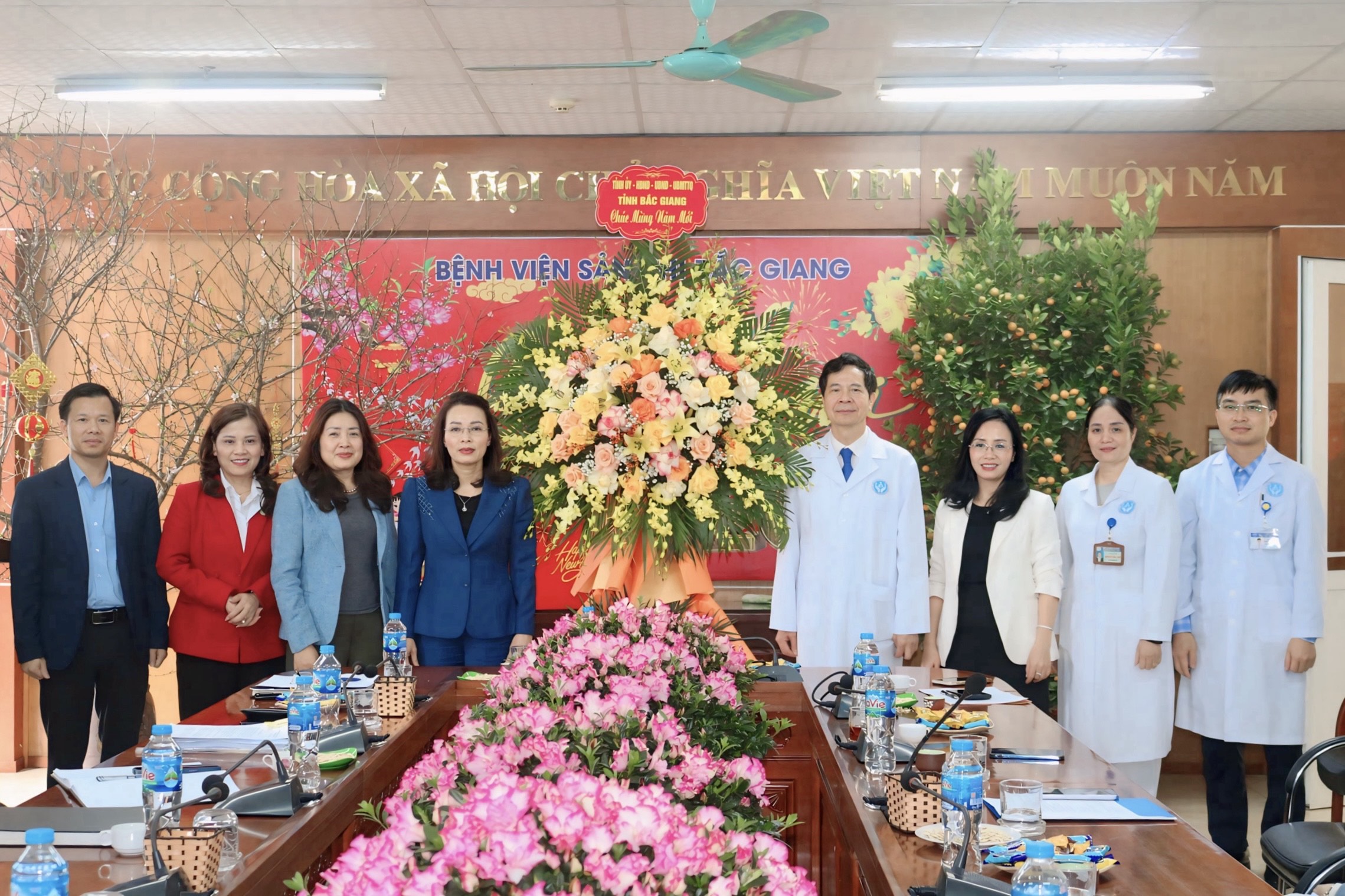 Phó Bí thư Thường trực Tỉnh ủy, Chủ tịch HĐND Tỉnh Nguyễn Thị Hương thăm và chúc Tết Bệnh viện Sản Nhi Bắc Giang