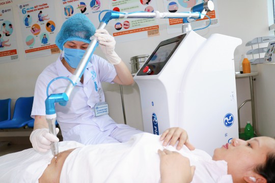 CÔNG NGHỆ PLASMA LẠNH ĐIỀU TRỊ VẾT THƯƠNG SAU PHẪU THUẬT - CHIẾU RỐN CHO TRẺ SƠ SINH