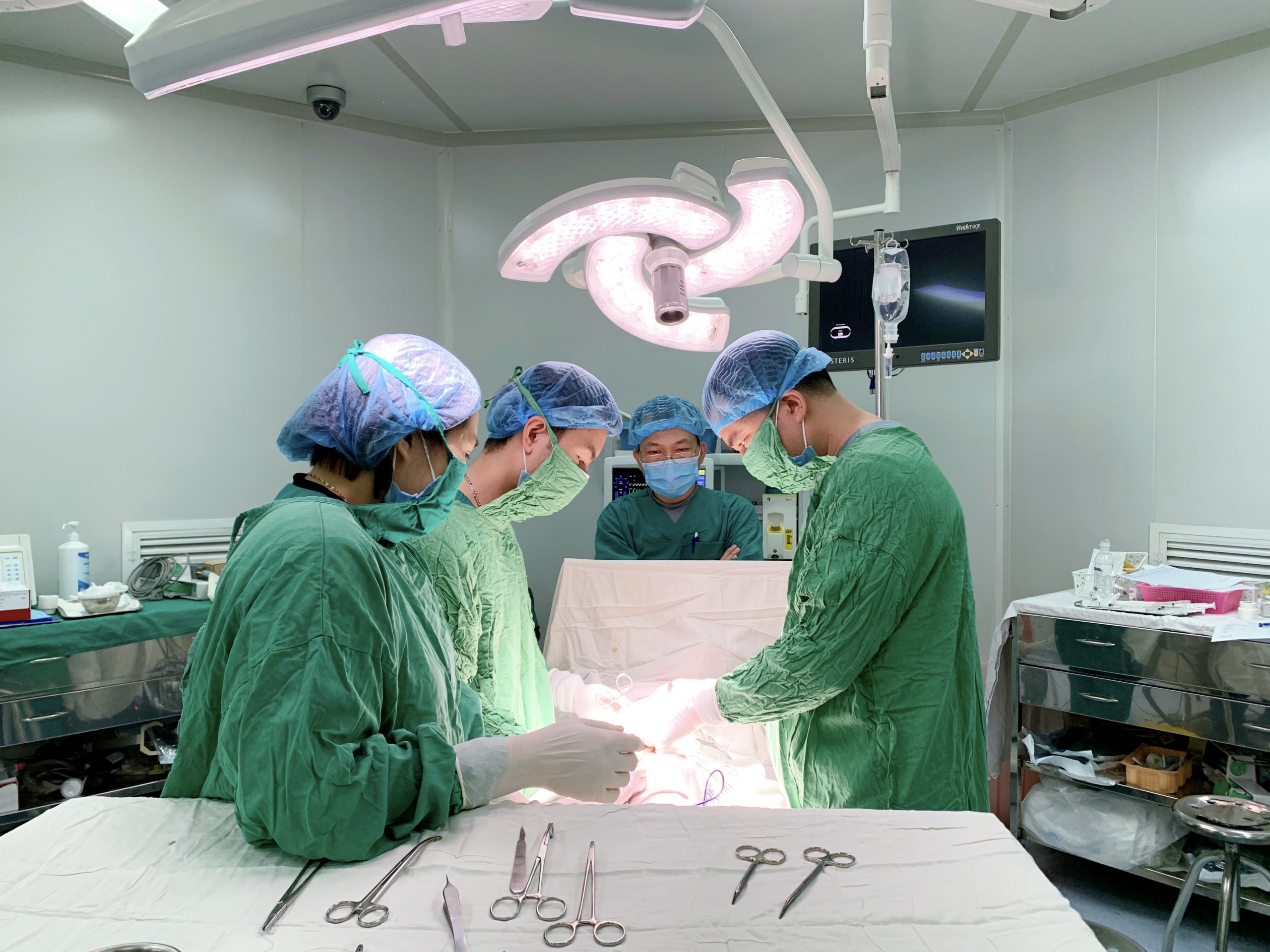 Phẫu thuật cấp cứu bé trai 45 ngày tuổi bị xoắn ruột khiến ruột hoại tử tại Bệnh viện Sản Nhi Bắc Giang