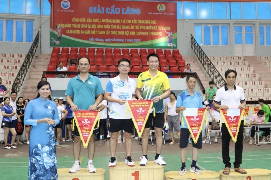 Bệnh viện Sản Nhi Bắc Giang xuất sắc giành 03 giải Nhất tại Giải Cầu lông công chức, viên chức, lao động Ngành Y tế tỉnh