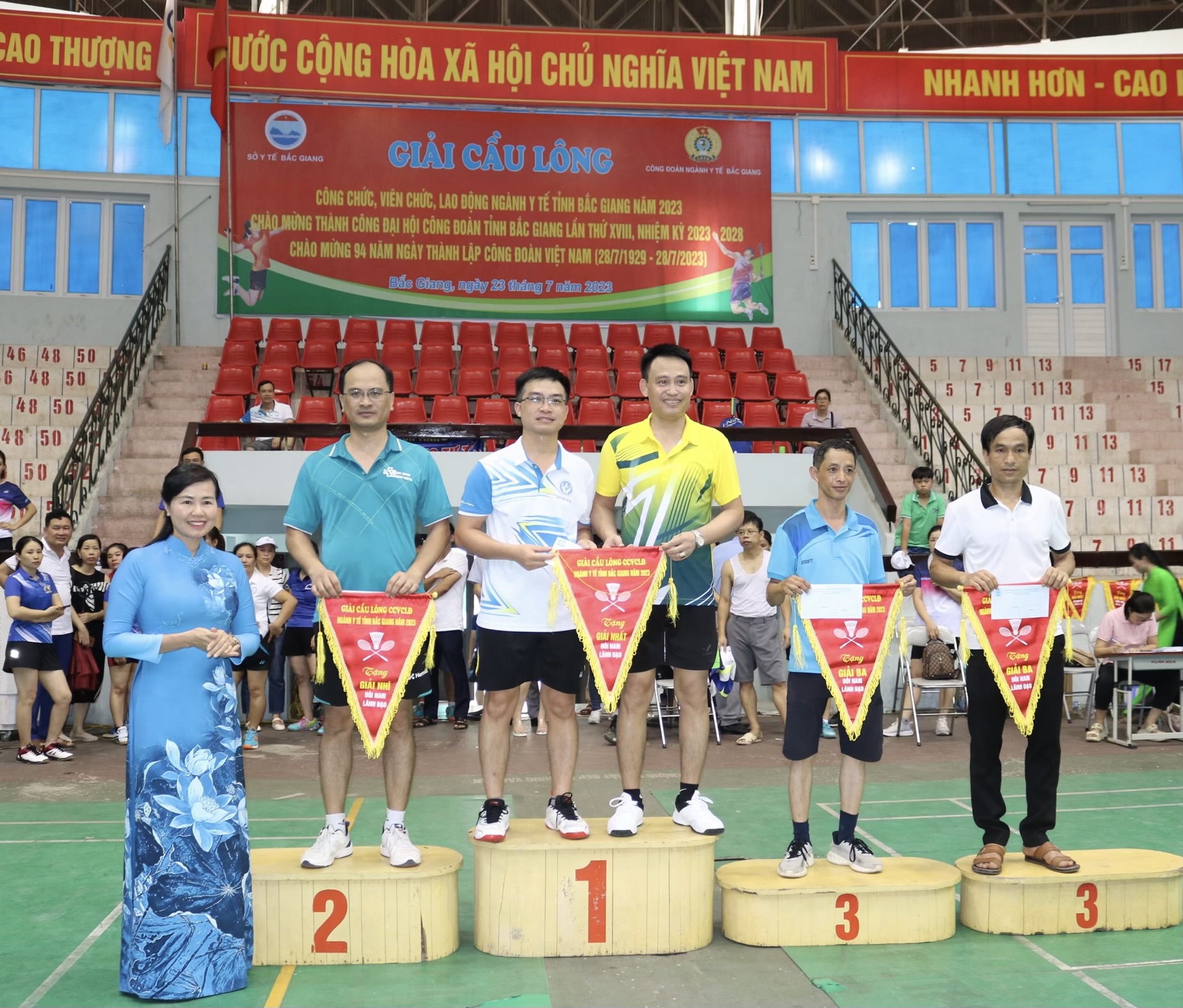 Bệnh viện Sản Nhi Bắc Giang xuất sắc giành 03 giải Nhất tại Giải Cầu lông công chức, viên chức, lao động Ngành Y tế tỉnh