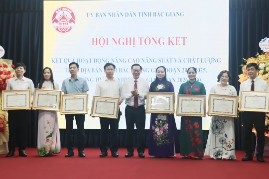 Bệnh viện Sản Nhi Bắc Giang vinh dự được trao tặng Bằng khen của Chủ tịch UBND tỉnh Bắc Giang