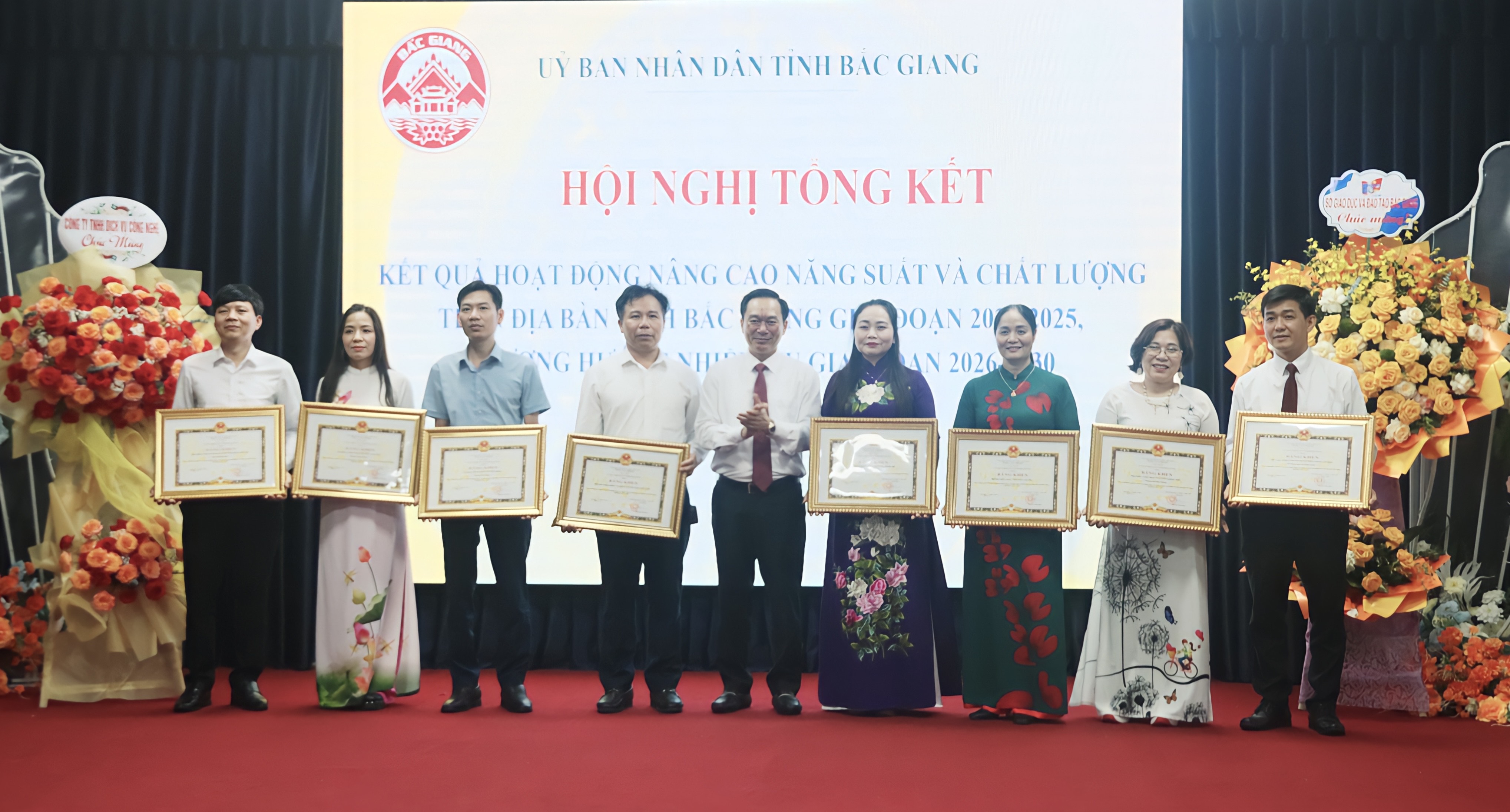 Bệnh viện Sản Nhi Bắc Giang vinh dự được trao tặng Bằng khen của Chủ tịch UBND tỉnh Bắc Giang