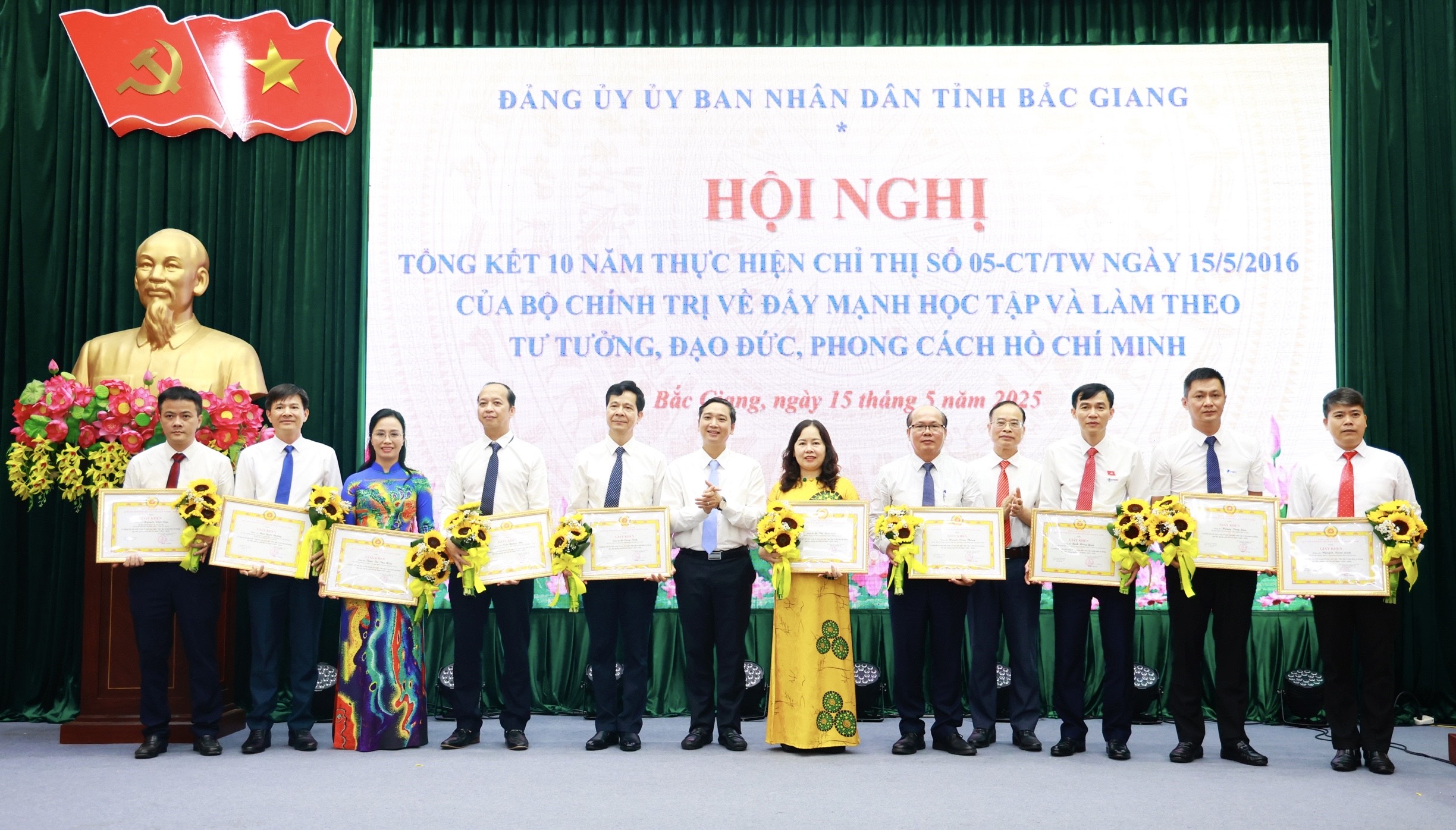 Đảng bộ Bệnh viện Sản Nhi Bắc Giang vinh dự có 01 tập thể và 02 cá nhân được trao tặng Giấy khen của Đảng ủy UBND Tỉnh