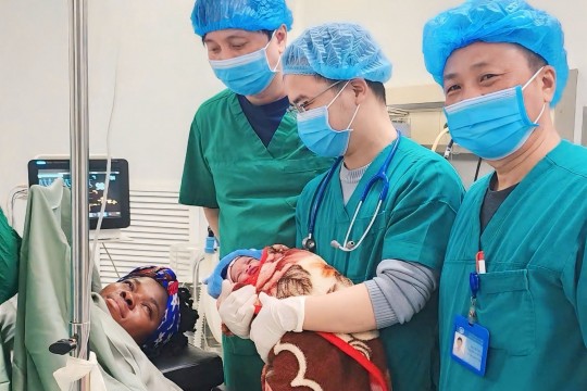 Bệnh viện Sản Nhi Bắc Giang cấp cứu thành công sản phụ mang quốc tịch Ghana (Châu Phi) bị tiền sản giật nặng