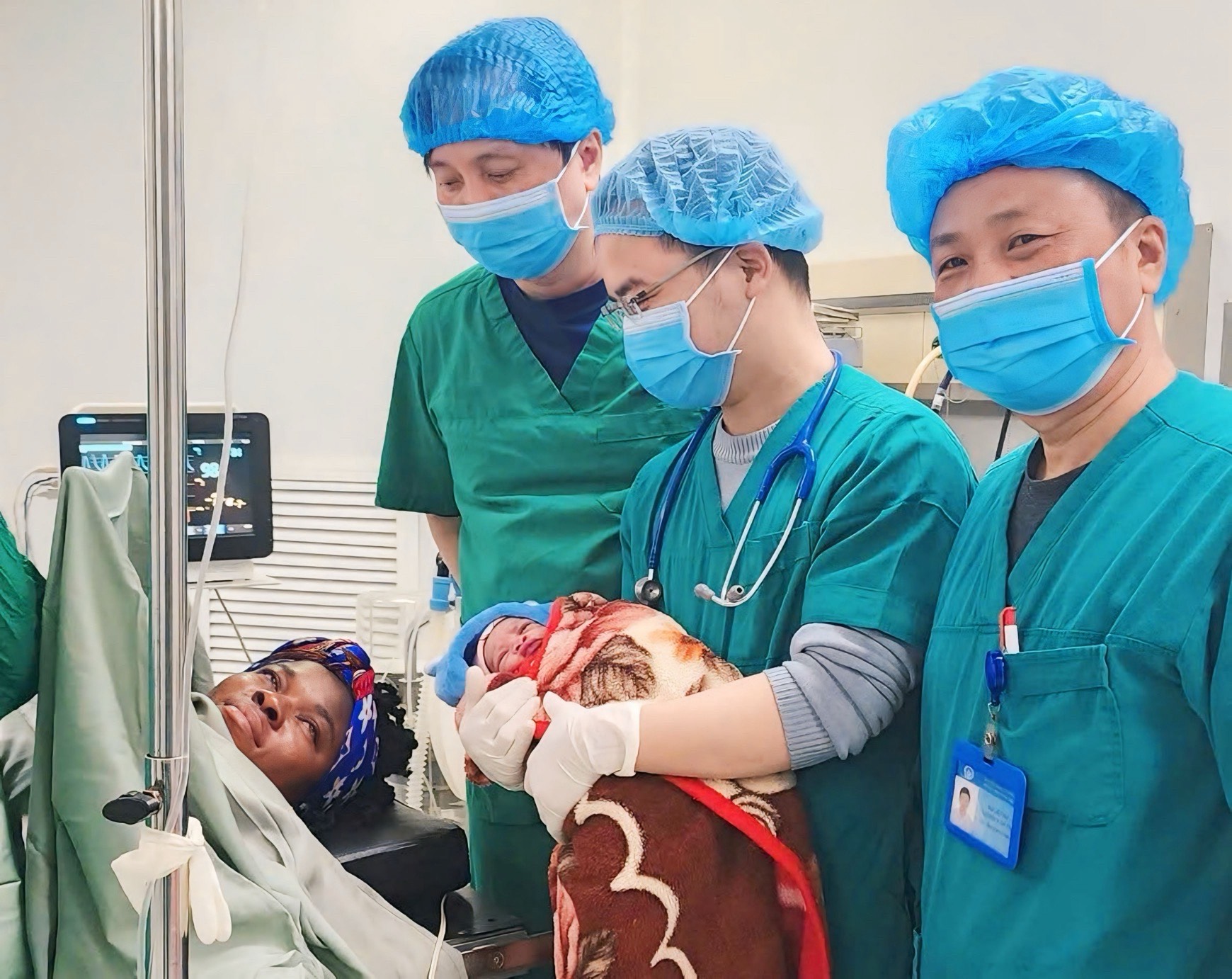 Bệnh viện Sản Nhi Bắc Giang cấp cứu thành công sản phụ mang quốc tịch Ghana (Châu Phi) bị tiền sản giật nặng