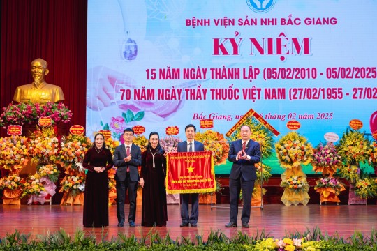 Bệnh viện Sản Nhi Bắc Giang long trọng Kỷ niệm 15 năm Ngày Thành lập và đón nhận Cờ Thi đua của Thủ tướng Chính phủ