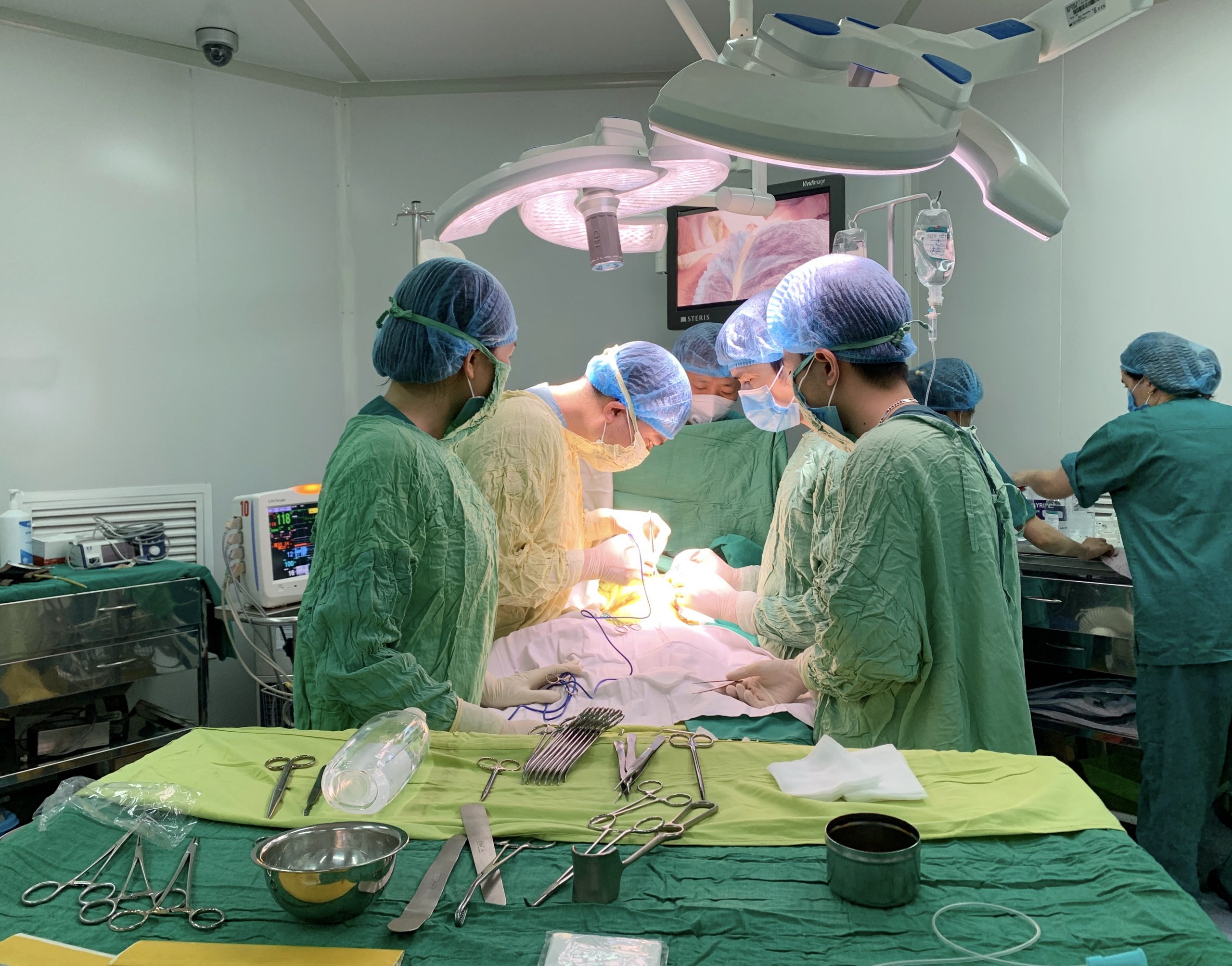 Kỳ tích cứu sống bé gái 13 tháng tuổi bị thoát vị hoành lỗ lớn từ tay “tử thần”