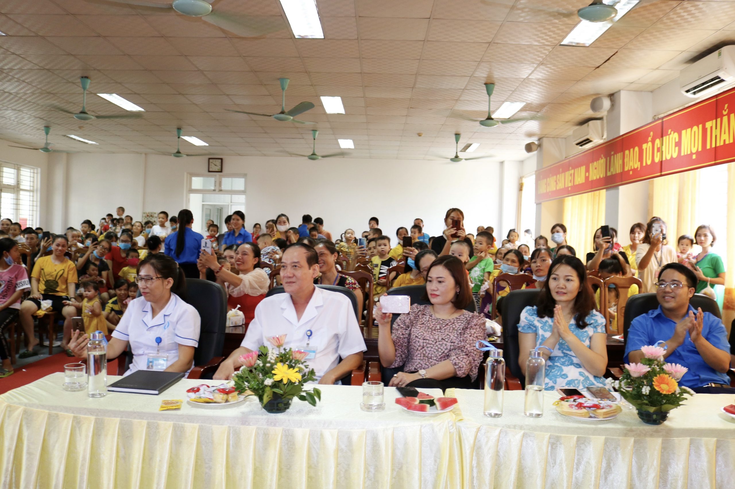 Tết Trung thu ấm áp với các em nhỏ bệnh nhi tại Bệnh viện Sản Nhi Bắc Giang