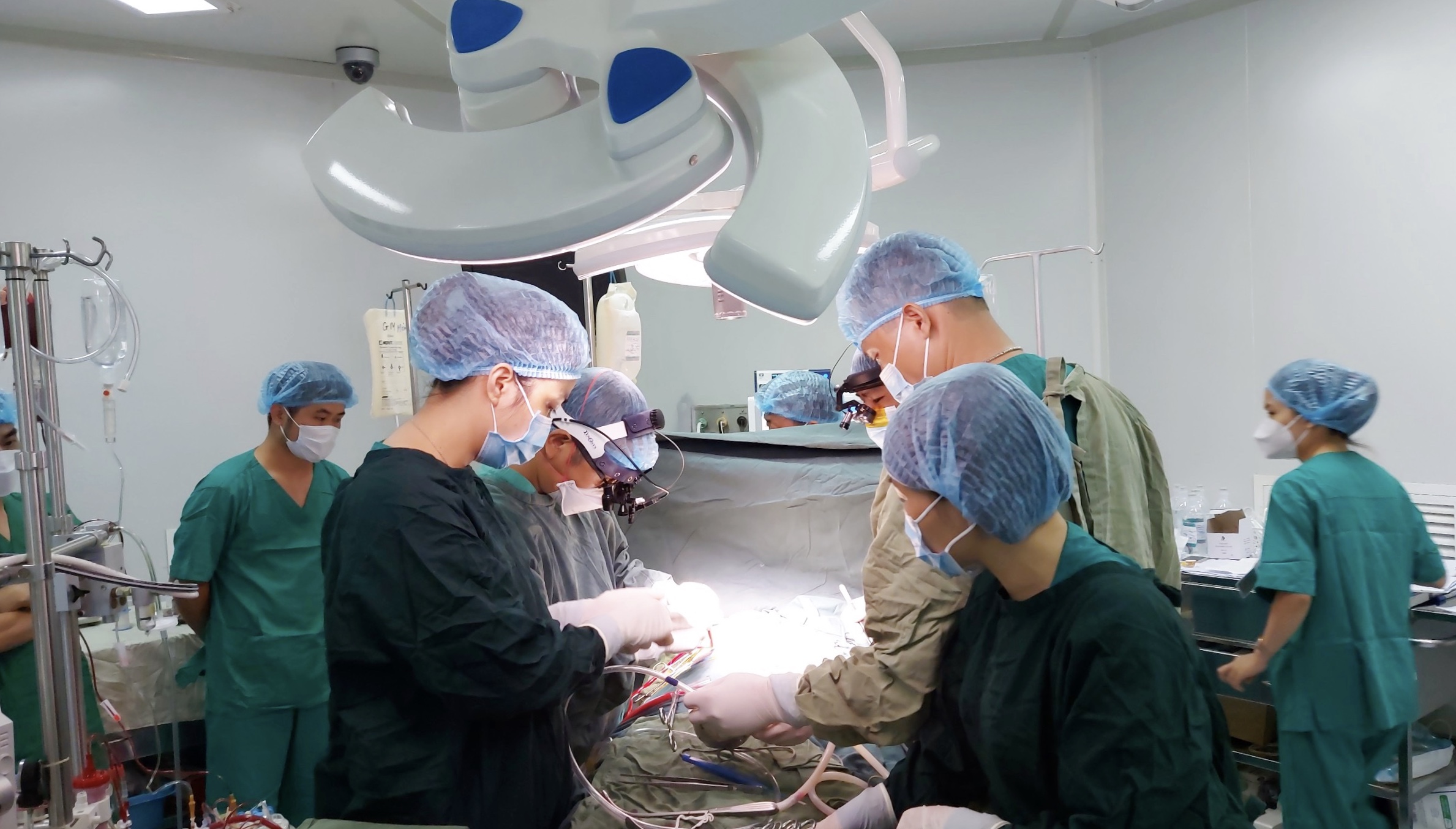 Bệnh viện Sản - Nhi Bắc Giang phẫu thuật vá thông liên nhĩ cho bệnh nhi 5 tuổi bằng phương pháp hiện đại