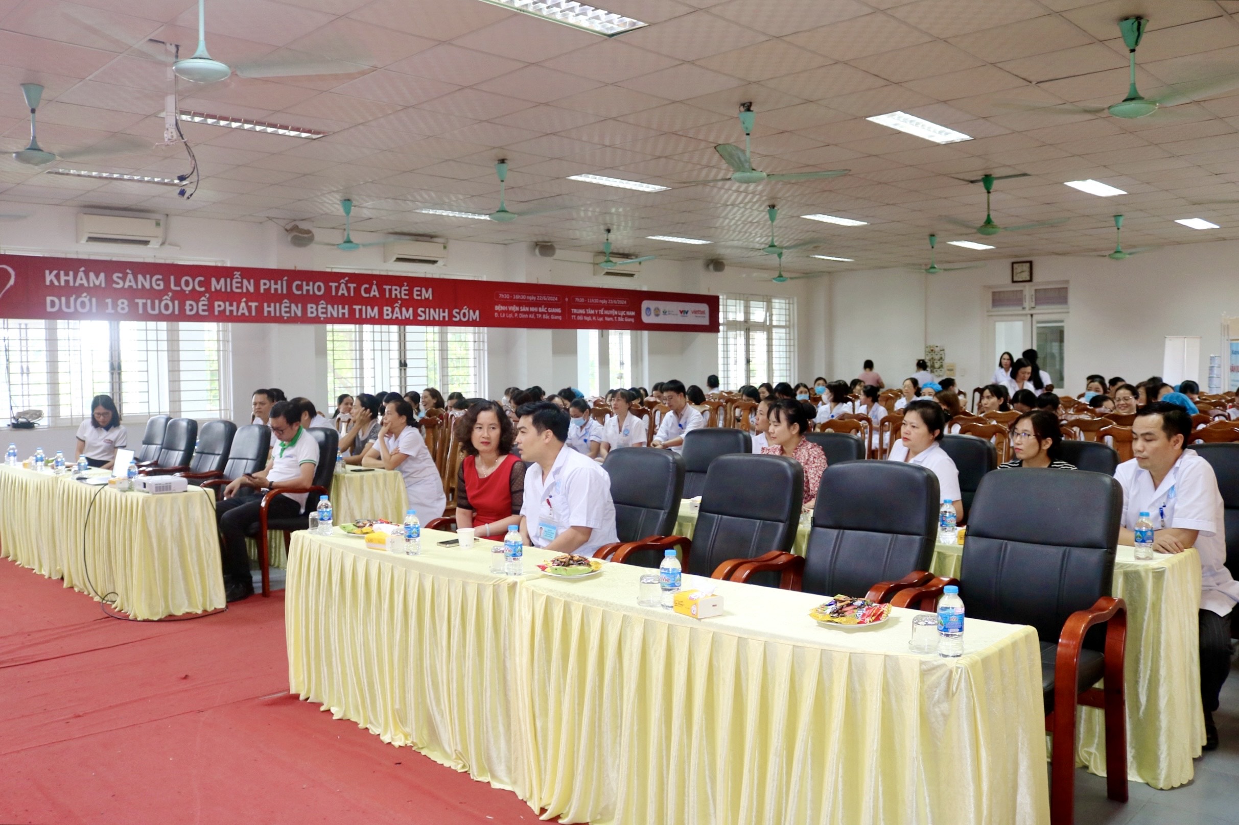 Sinh hoạt khoa học “Chăm sóc dinh dưỡng cho bà mẹ và trẻ em từ 0 - 36 tháng tuổi” tại Bệnh viện Sản Nhi Bắc Giang