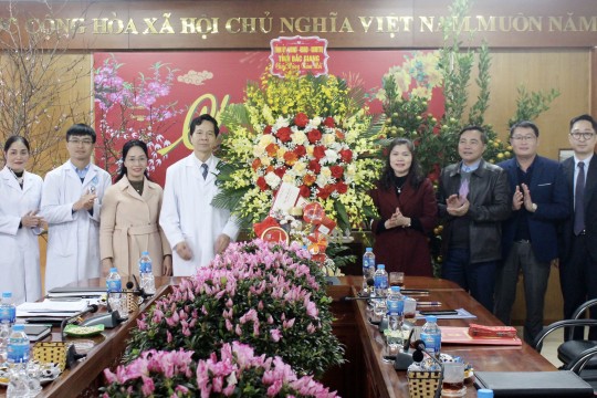 Phó Chủ tịch Thường trực HĐND tỉnh Bắc Giang Lâm Thị Hương Thành thăm và chúc Tết Bệnh viện Sản Nhi Bắc Giang