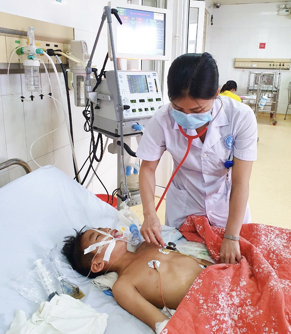 Bé trai 08 tuổi bị đuối nước ngừng thở được cấp cứu kịp thời