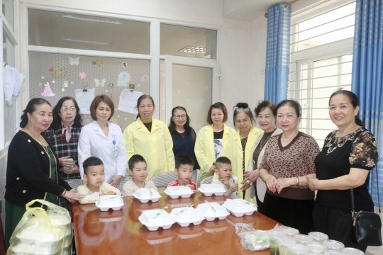 Những trái tim nhân ái thắp sáng hy vọng tại Bệnh viện Sản Nhi Bắc Giang