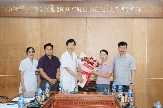 Bệnh viện Sản Nhi Bắc Giang gặp mặt cán bộ y tế tỉnh Xay Sổm Bun (Lào) tới học tập chuyên ngành Sản khoa