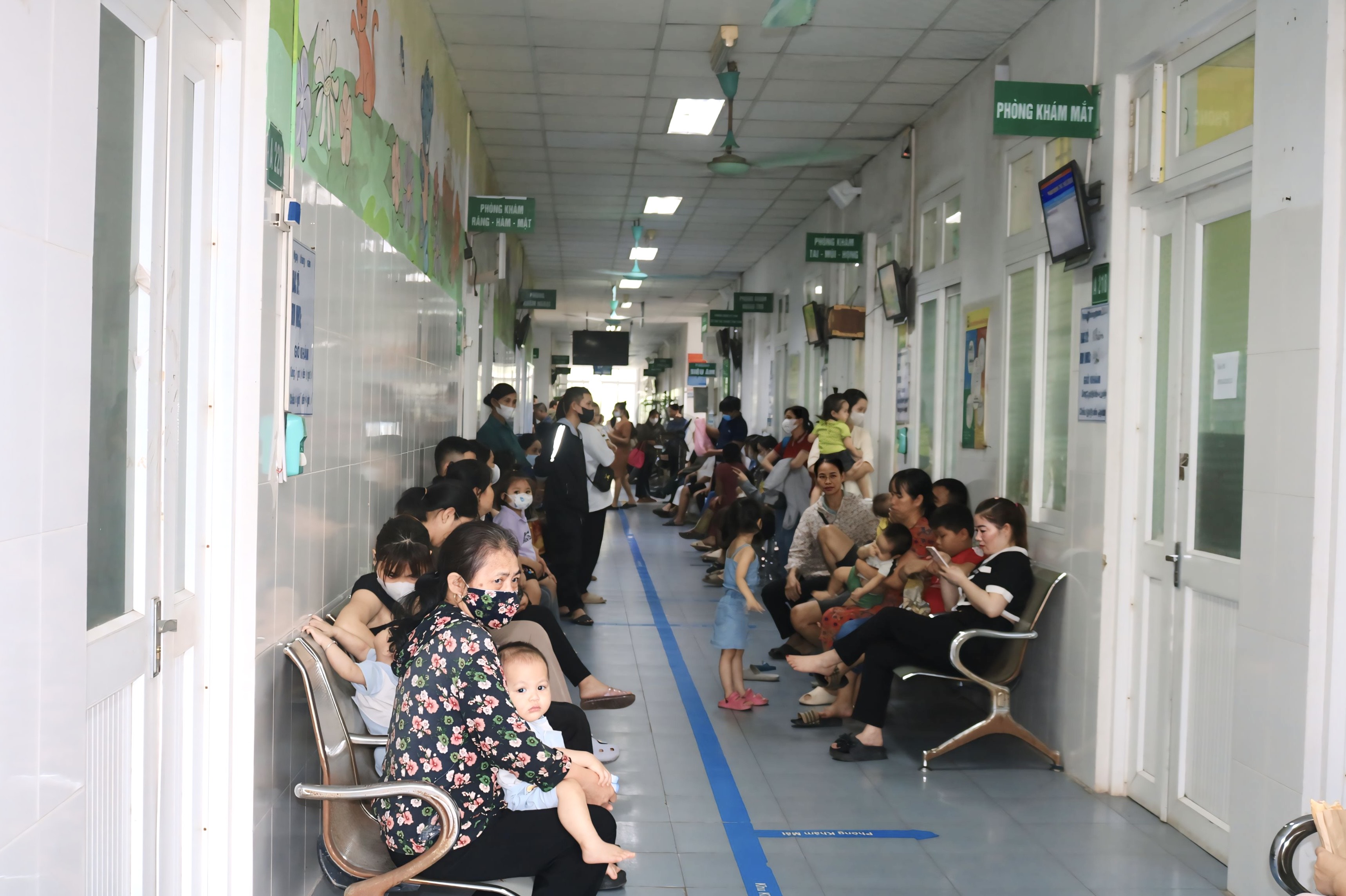 PHÒNG BỆNH CHO TRẺ KHI THỜI TIẾT GIAO MÙA