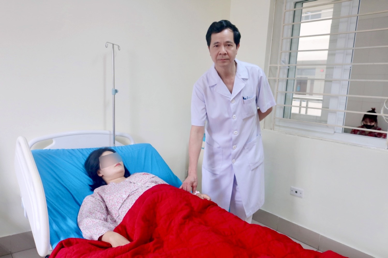 02 Vòi trứng và 02 buồng trứng áp-xe chứa đầy mủ trắng - Căn nguyên bởi viêm phúc mạc do viêm mủ vòi trứng