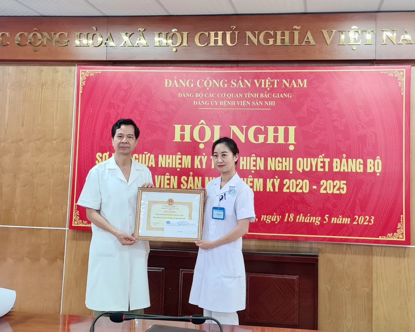 Giám đốc Sở Y tế Bắc Giang khen thưởng đột xuất Khoa Sơ sinh đã có thành tích xuất sắc trong cứu chữa người bệnh