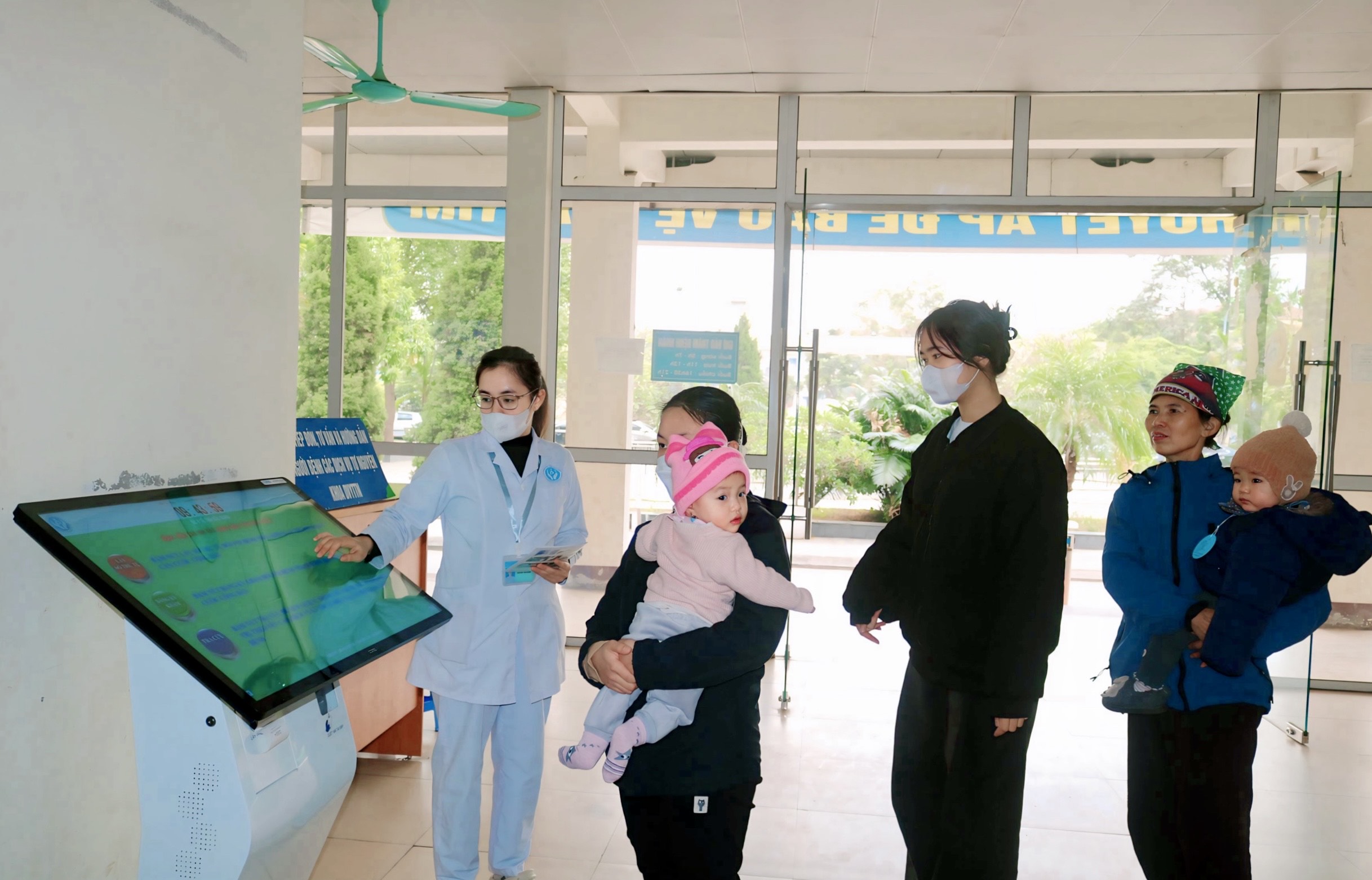 Hệ thống Kiosk y tế thông minh tại Bệnh viện Sản Nhi Bắc Giang