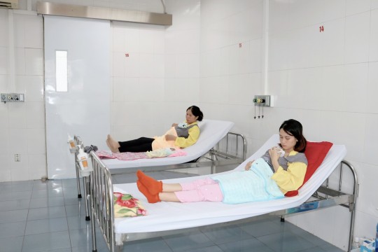 Chăm sóc trẻ sinh non bằng phương pháp Kangaroo tại Bệnh viện Sản Nhi Bắc Giang