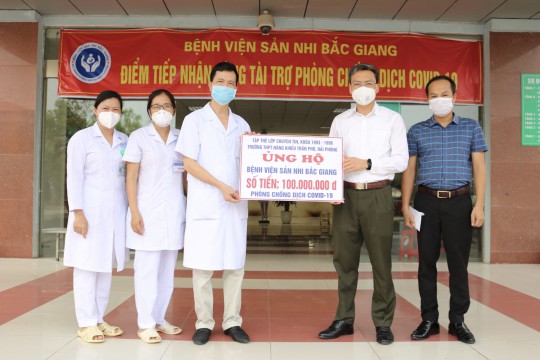 ẤM ÁP TÌNH NGƯỜI GIỮA MÙA DỊCH