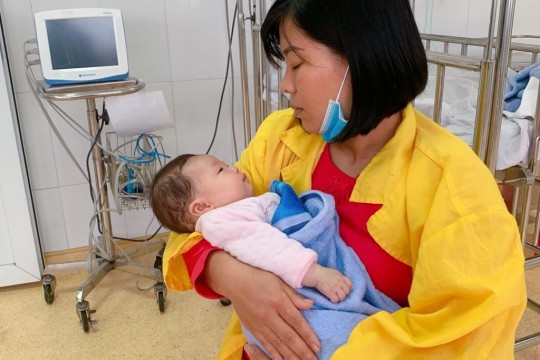 Cứu sống bé gái 2 tháng tuổi bị sốc phản vệ sau tiêm kháng sinh tại Bệnh viện Sản Nhi Bắc Giang