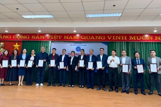 Bệnh viện Sản Nhi Bắc Ninh Số 1 tặng 10 thẻ BHYT cho người có hoàn cảnh khó khăn