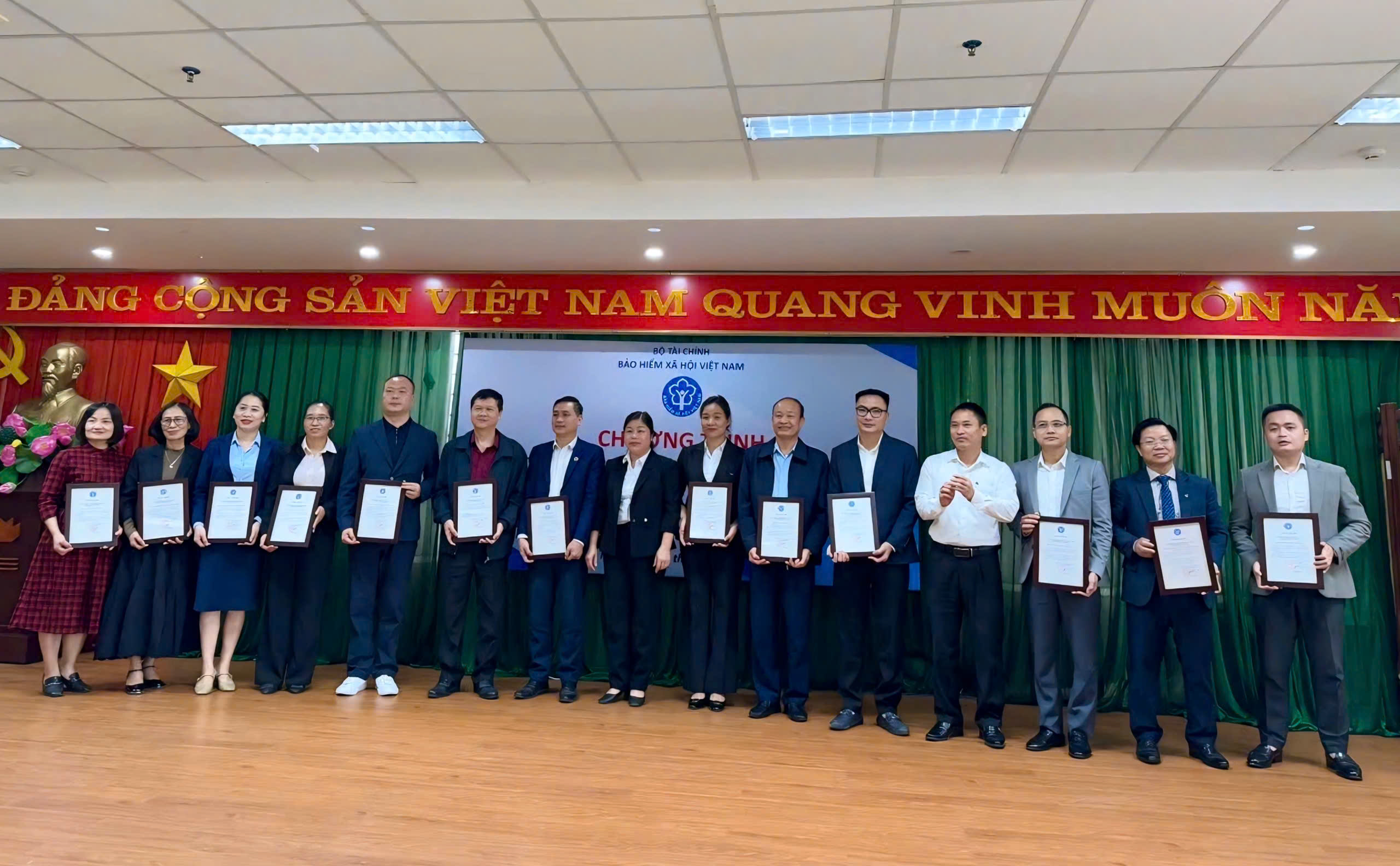 Bệnh viện Sản Nhi Bắc Ninh Số 1 tặng 10 thẻ BHYT cho người có hoàn cảnh khó khăn