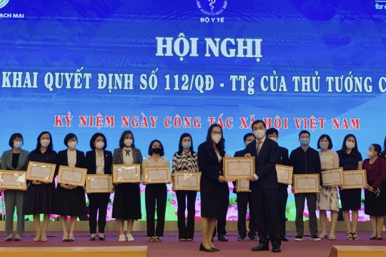 Phòng Công tác xã hội - Bệnh viện Sản Nhi Bắc Giang vinh dự đón nhận Bằng khen của Bộ trưởng Bộ Y tế