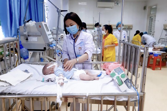 Các dấu hiệu nhận biết bệnh Viêm phổi do nhiễm Vi-rút hợp bào hô hấp (RSV) ở trẻ em và cách phòng ngừa bệnh cho trẻ