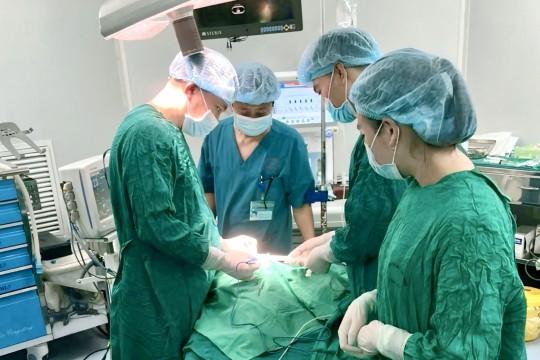 Bệnh viện Sản - Nhi Bắc Ninh số 1 phẫu thuật thành công khối u sàn miệng - lợi hiếm gặp ở trẻ sơ sinh 03 ngày tuổi