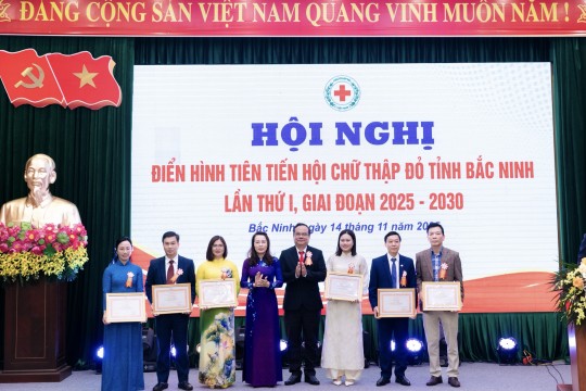 Chi hội Chữ thập đỏ Bệnh viện Sản Nhi Bắc Ninh Số 1 được tôn vinh Điển hình tiên tiến trong Phong trào Chữ thập đỏ Tỉnh
