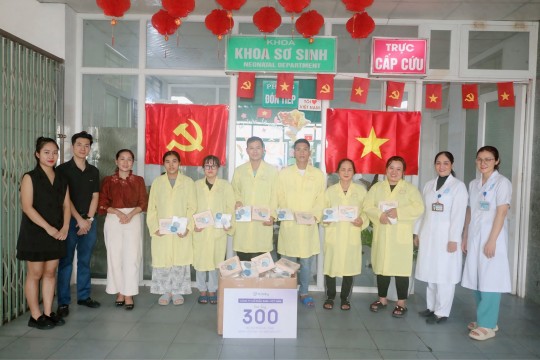 300 suất quà được trao tặng tại Bệnh viện Sản Nhi Bắc Ninh Số 1 nhân Ngày Thế giới vì Trẻ sinh non