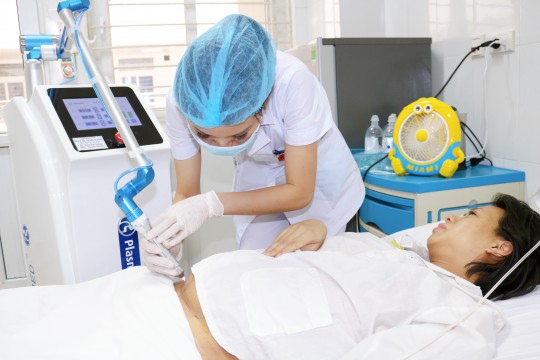 Ứng dụng công nghệ Plasma lạnh bằng Máy PlasmaMED điều trị vết thương sau phẫu thuật Sản - Phụ khoa tại Bệnh viện Sản Nhi Bắc Giang - Phương pháp ưu việt làm liền vết thương “thần tốc”