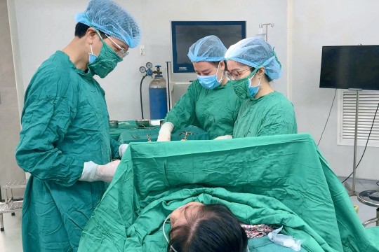 Bệnh viện Sản - Nhi Bắc Ninh số 1 triển khai kỹ thuật mới bóc u xơ tử cung trong mổ lấy thai với những ưu điểm vượt trội