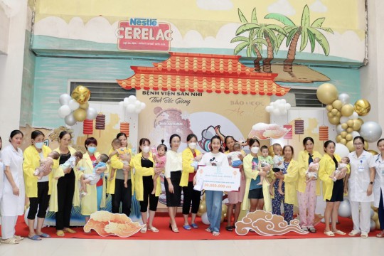 Công ty Bảo Ngọc Aerobic tặng quà Trung thu cho bệnh nhi có hoàn cảnh khó khăn đang điều trị tại Bệnh viện Sản Nhi Bắc Giang