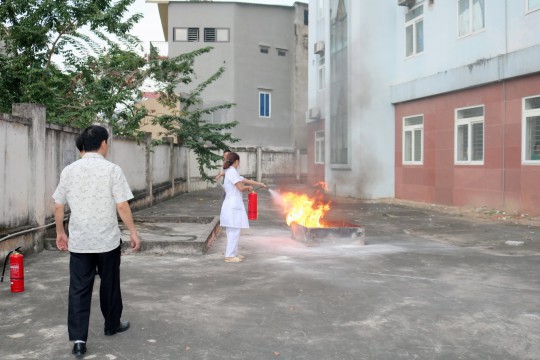 Bệnh viện Sản Nhi Bắc Giang tổ chức Lớp tập huấn “Nâng cao kiến thức về phòng cháy chữa cháy và cứu nạn cứu hộ năm 2022”