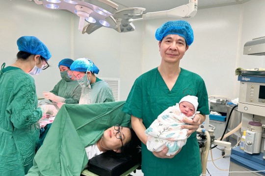 Thầy thuốc ưu tú - Bác sỹ CKII Lê Công Tước - Một đời tận hiến vì sức khoẻ Bà mẹ và Trẻ em