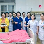 Từ những ngày phụ thuộc máy thở đến bữa tiệc sinh nhật đặc biệt trước ngày xuất viện