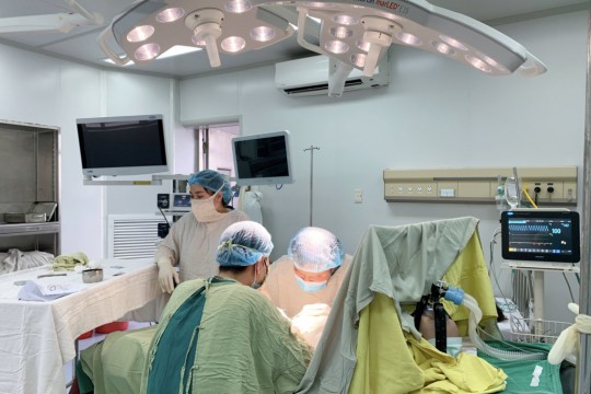 Phẫu thuật bảo tồn tinh hoàn bị xoắn cho bé trai 03 tuổi tại Bệnh viện Sản Nhi Bắc Giang