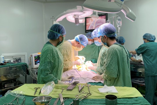 Kỳ tích cứu sống bé gái 13 tháng tuổi bị thoát vị hoành lỗ lớn từ tay “tử thần”